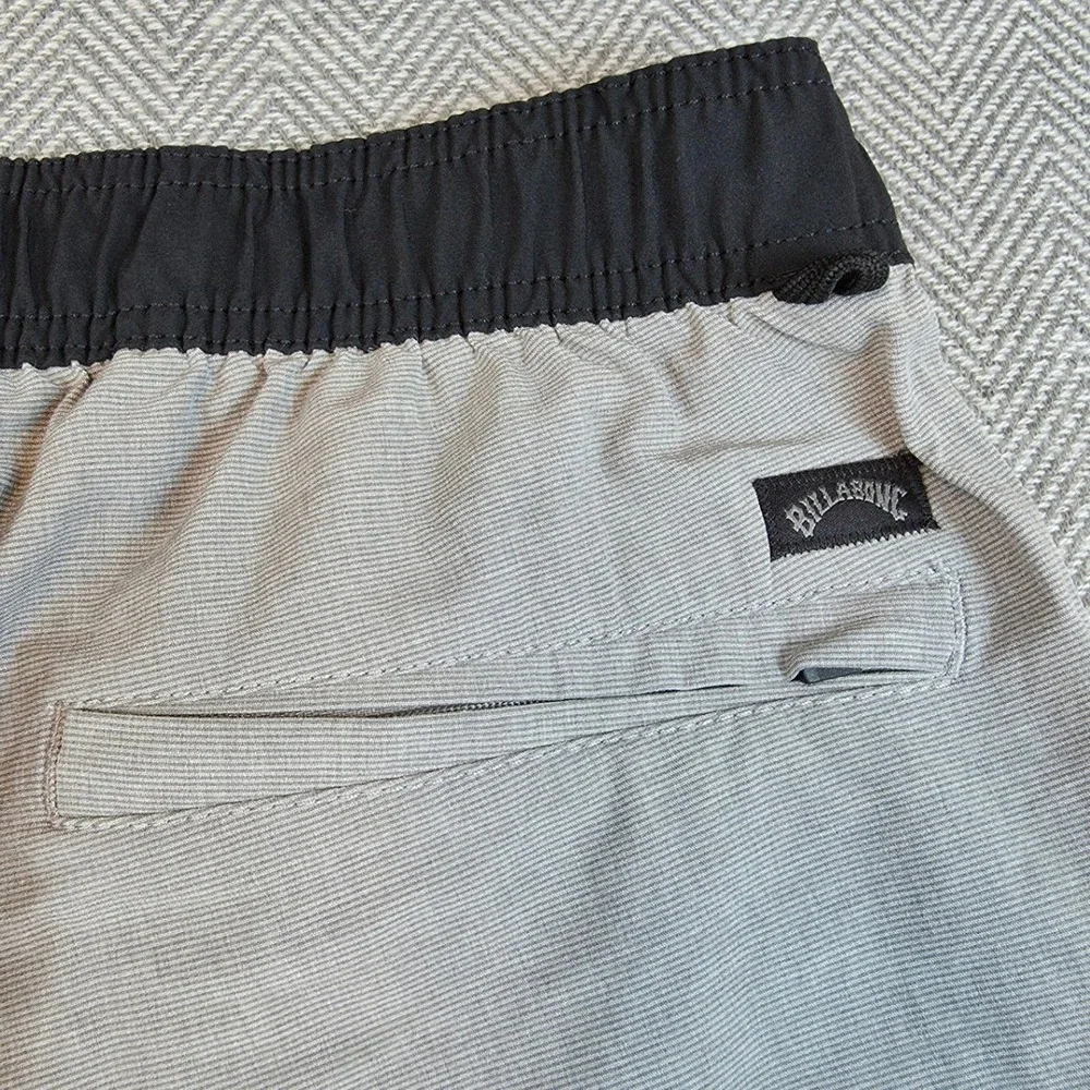 Billabong Recycler Board Shorts Mens Medium Gray Black Elastic Waist Swim Trunks